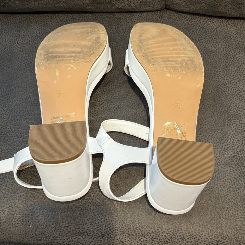 Dream Pairs Elegant White Sandals - Picture 3 of 5